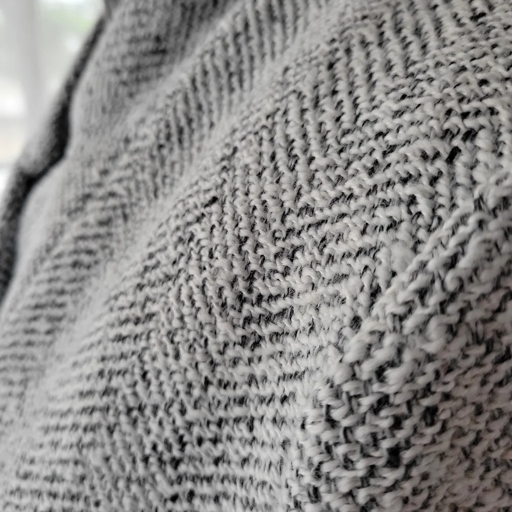 Vici Tayshia Wool Gray Patterned Jacket with Pockets Tapered Waist Size Medium - Picture 4 of 10